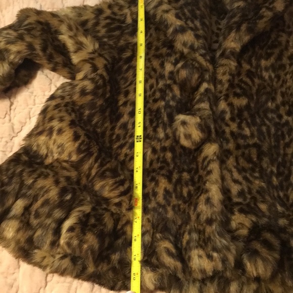 Girl’s Beautiful Fake Fur Swing Coat, Size 7/8 - Picture 6 of 7
